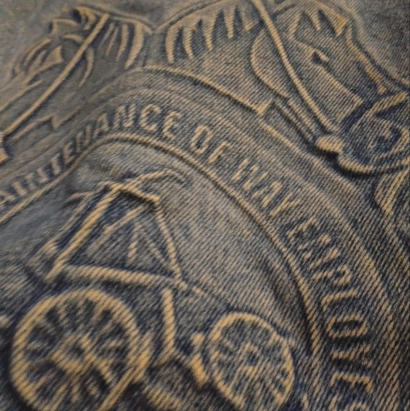 Jean jacket raised design - Picture 7 of 7